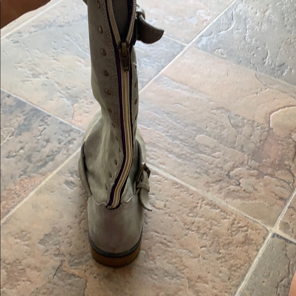 Boots - Picture 2 of 4